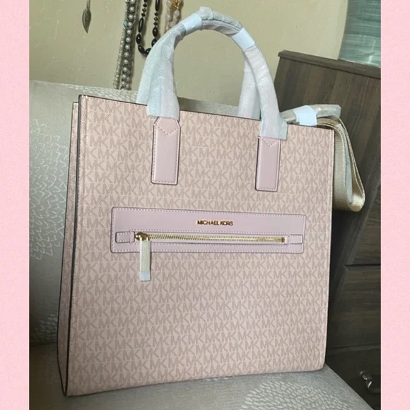 ✨MICHAEL KORS✨Authentic Michael Kors Large Tote!